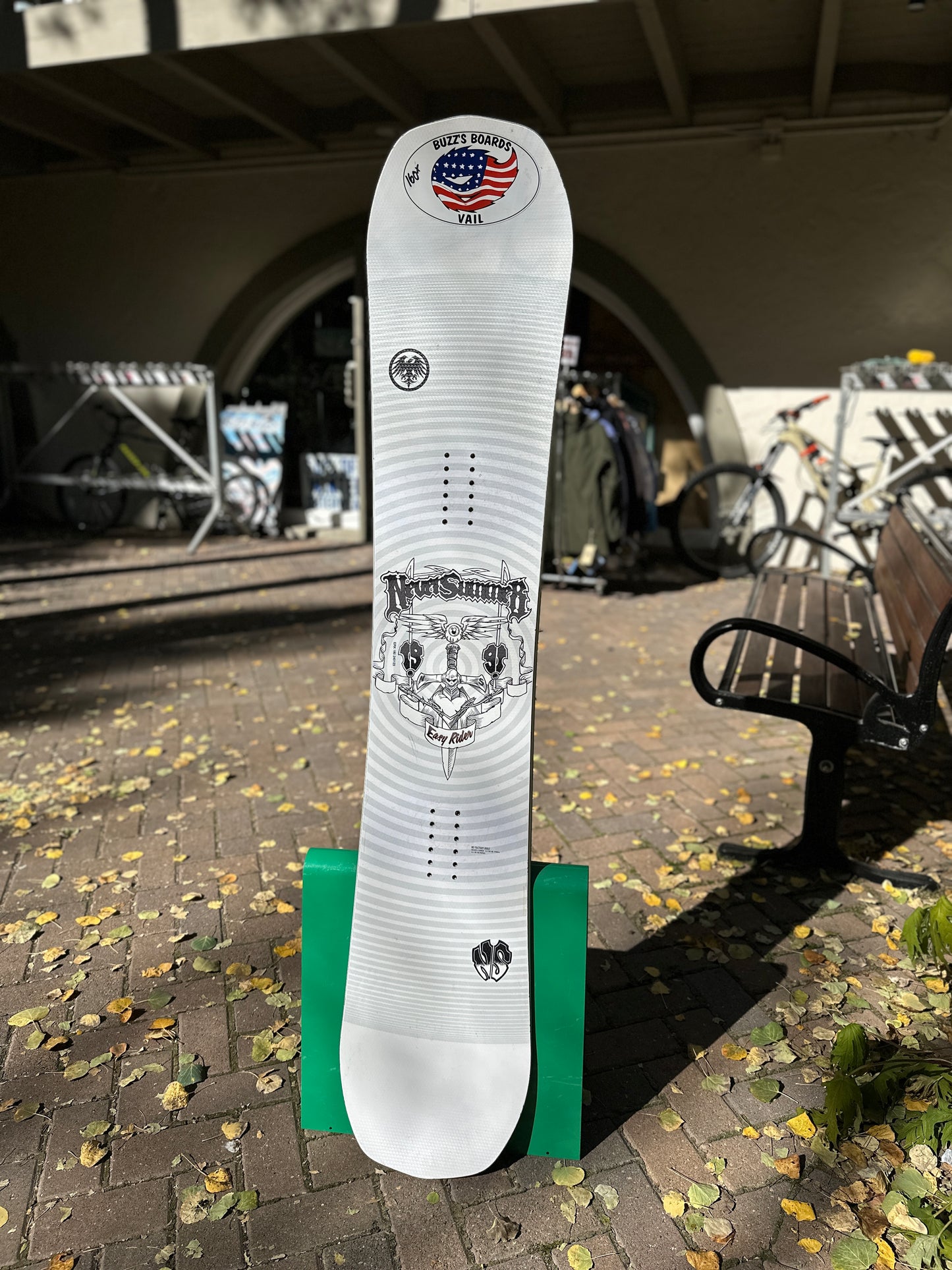 NEVER SUMMER EASY RIDER MEN'S DEMO SNOWBOARD 2024