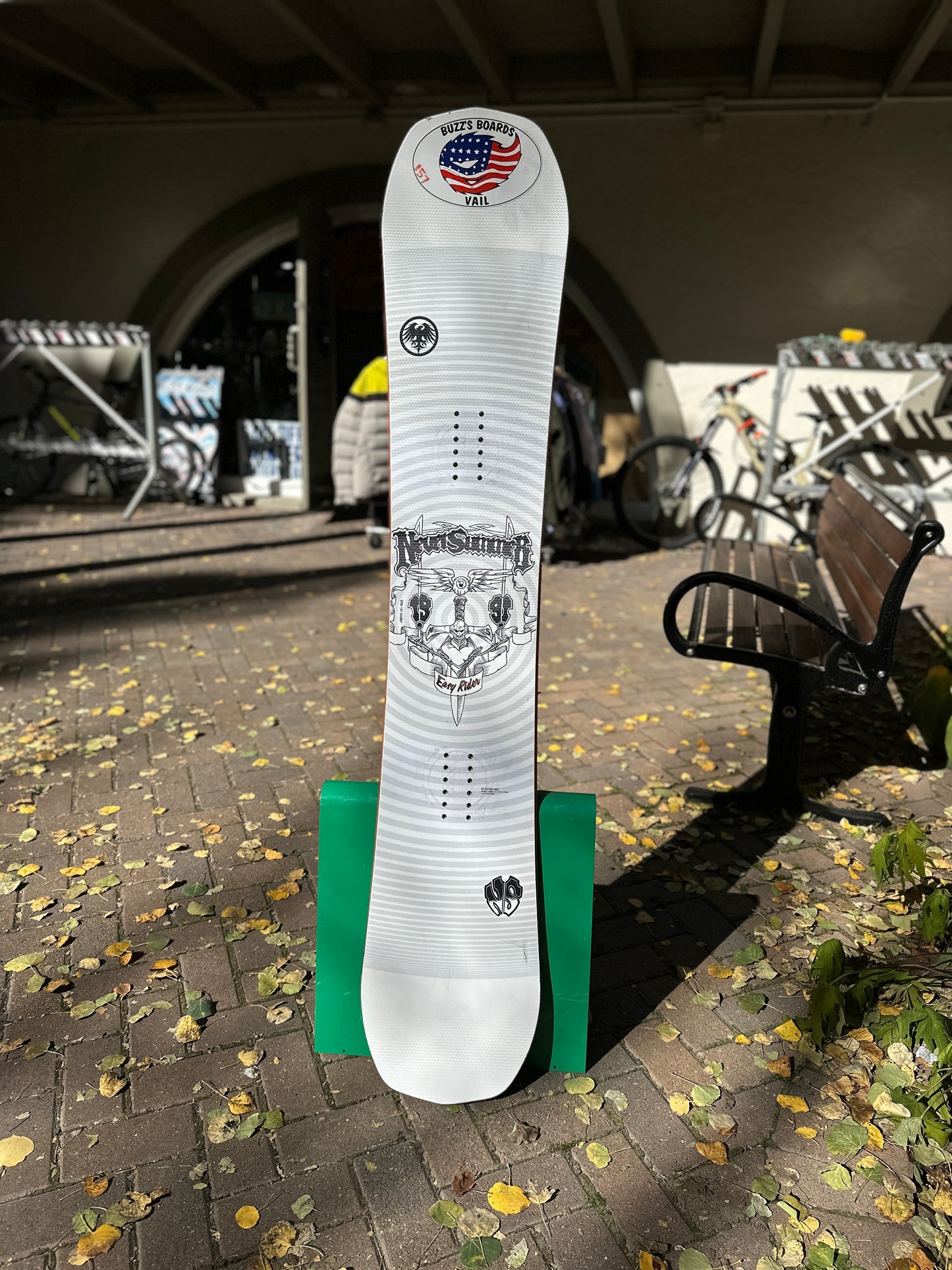 NEVER SUMMER EASY RIDER MEN'S DEMO SNOWBOARD 2024