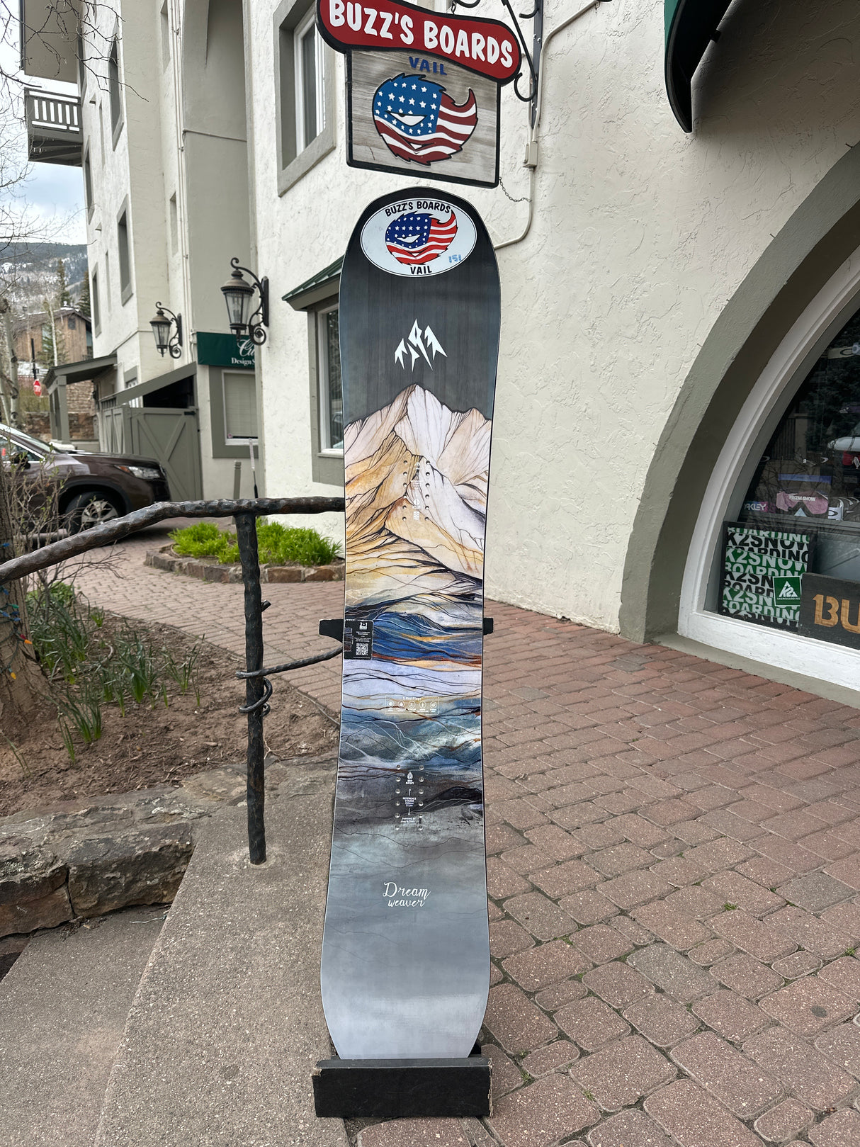 JONES DREAM WEAVER WOMEN’S SNOWBOARD USED DEMO BOARD 2025