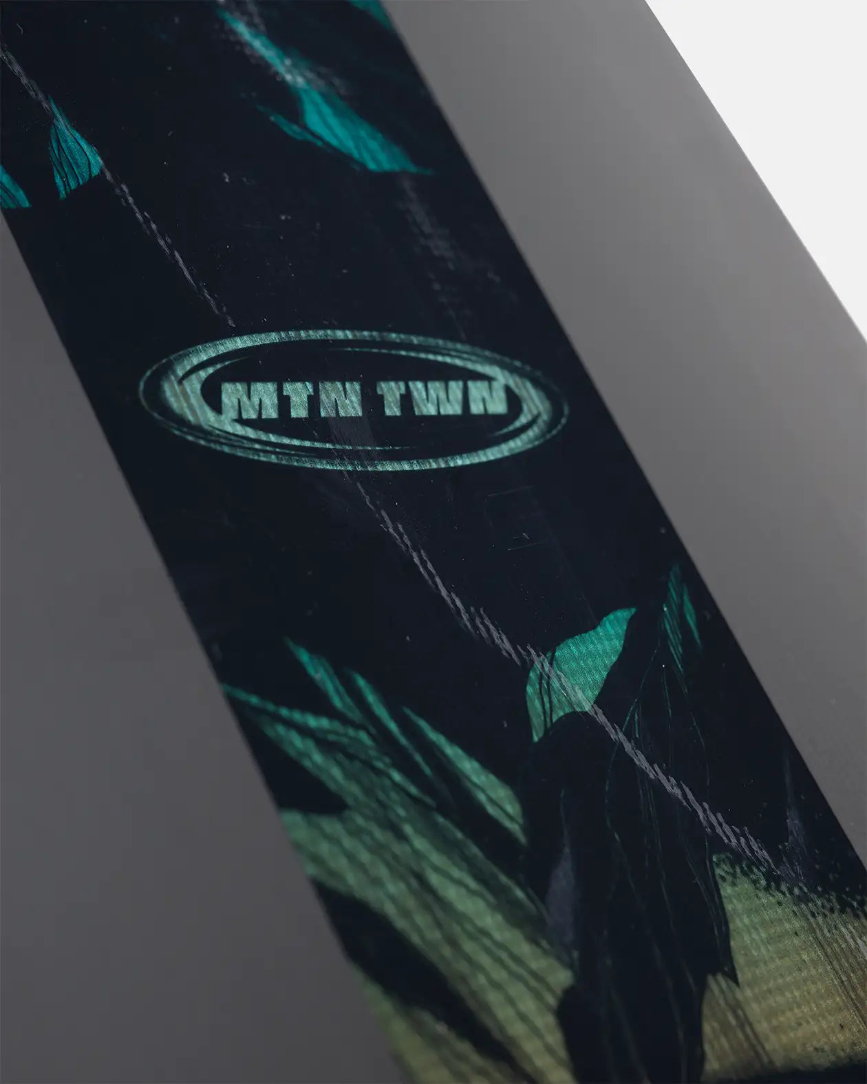 Jones Men's Mountain Twin Snowboard 2026
