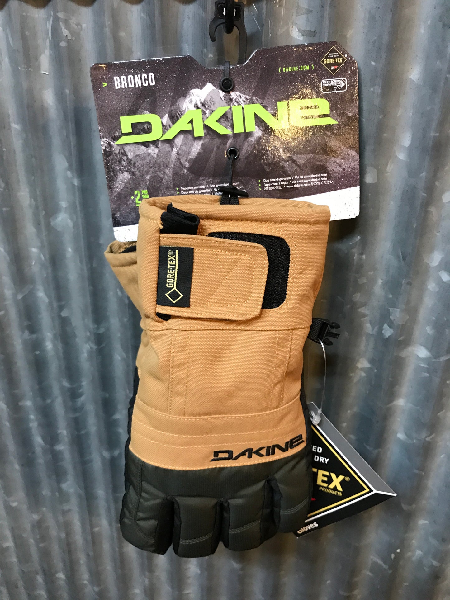 Bronco Glove 18
