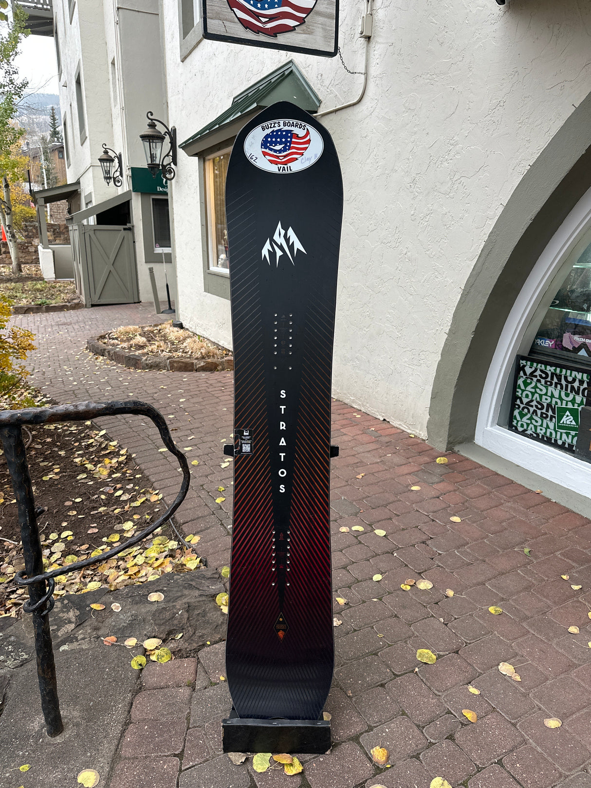 JONES STRATOS MEN'S SNOWBOARD USED DEMO BOARD 2025