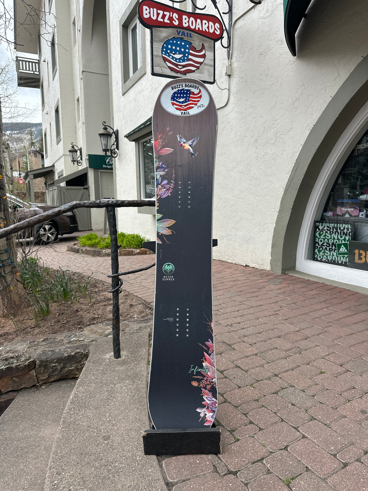 NEVER SUMMMER Infinity SNOWBOARD USED DEMO BOARD 2025