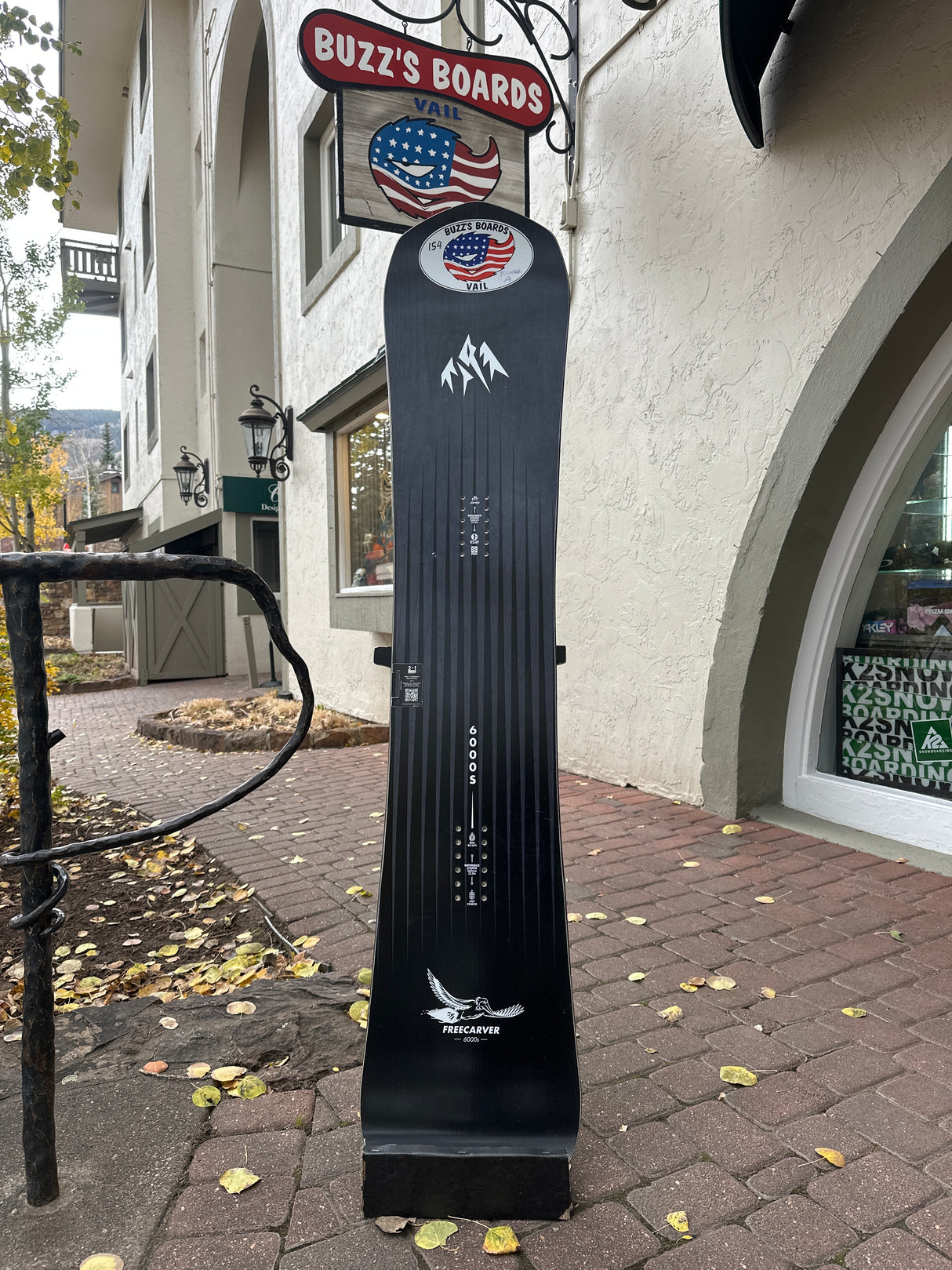 JONES FREECARVER 6000s MEN'S SNOWBOARD USED DEMO BOARD 2025