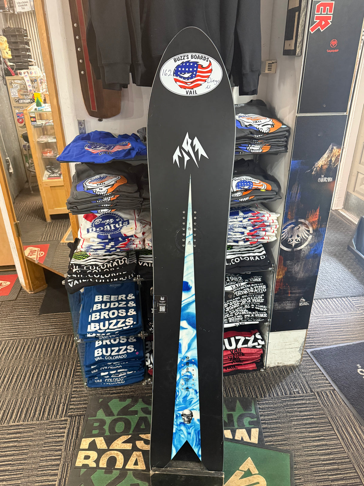 Jones Men’s Storm Wolf Snowboard DBD 2026